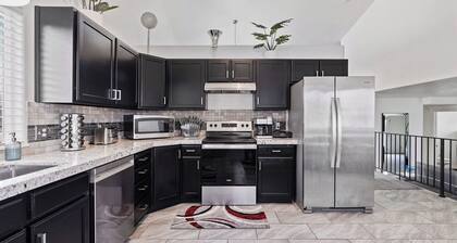 Luxury Family Home with Game Room and Sauna!
Conveniently Located!