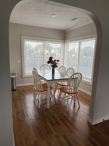 Lovely 2-bedroom townhome in Salina with AC close to downtown and hospital.