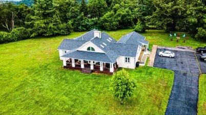 Sprawling 9‑BR Mountaintop Oasis- BlueRidge Views