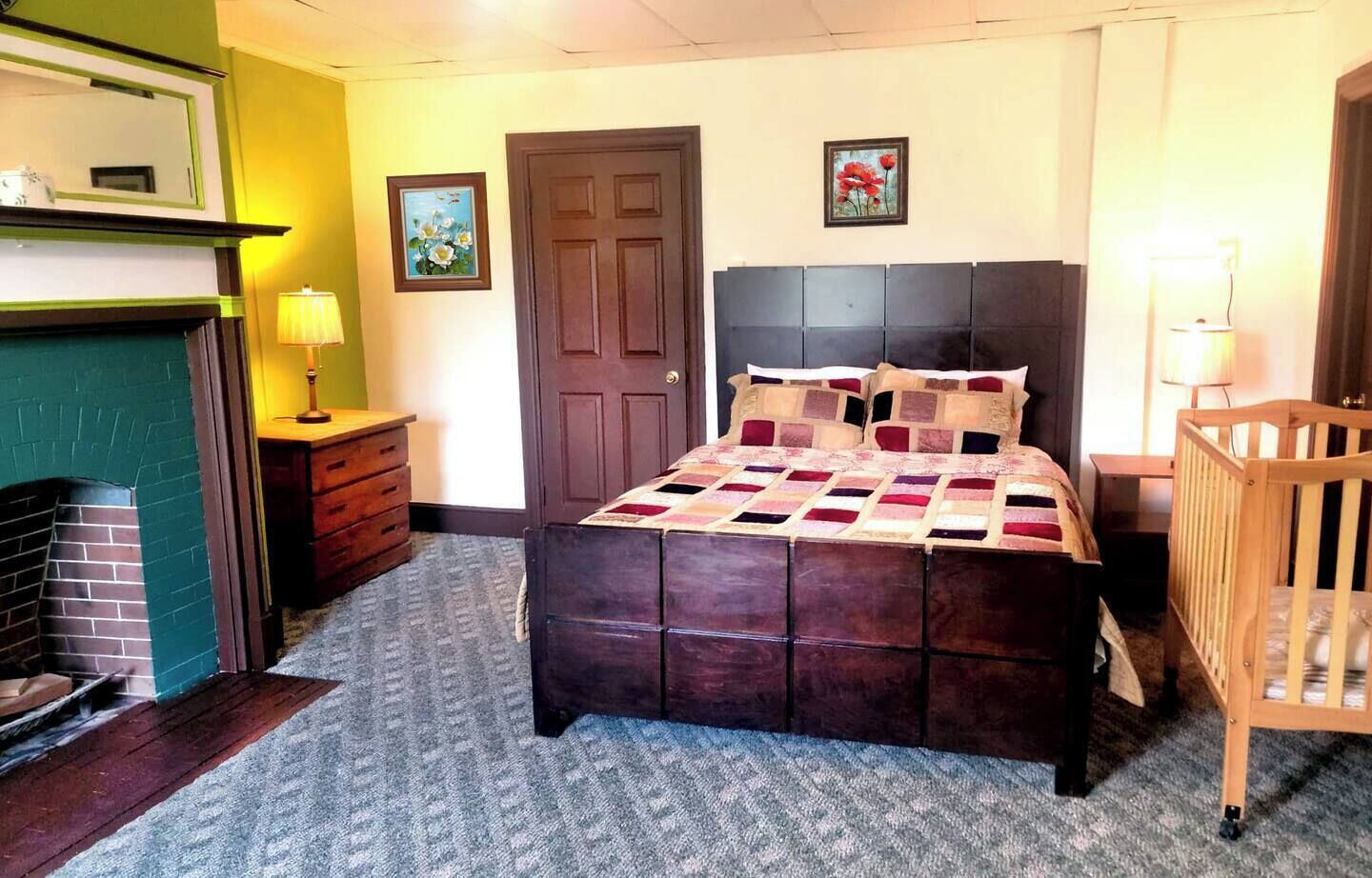 8 dormitoris, planxa i posts de planxar, wifi i roba de llit 