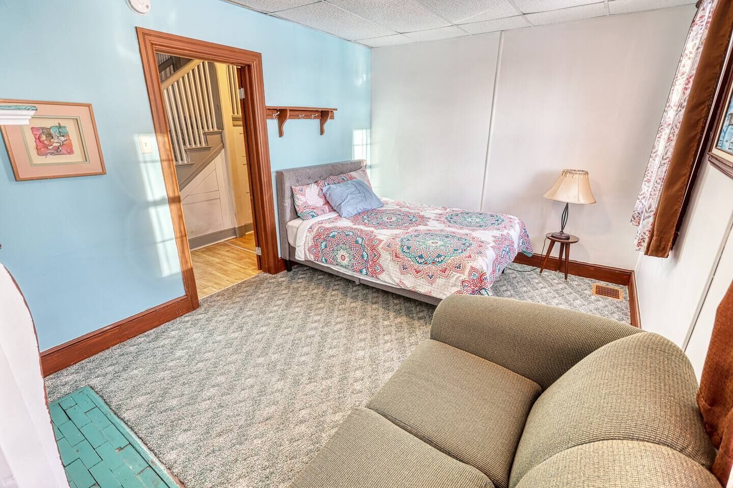 8 bedrooms, iron/ironing board, WiFi, bed sheets