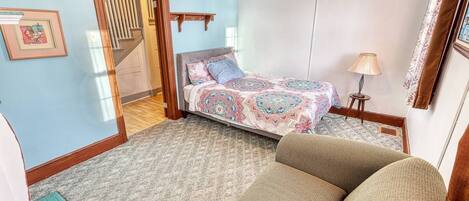 8 bedrooms, iron/ironing board, WiFi, bed sheets