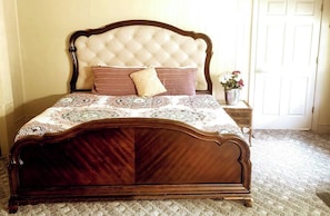 8 bedrooms, iron/ironing board, WiFi, bed sheets