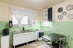 Basic Apartment | Private kitchen - Apartments 50m From the Main Beach in BC - MRD (Balneário Camboriú)