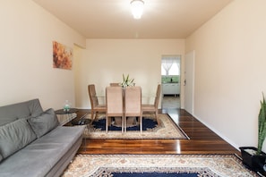 Basic Apartment | Living area