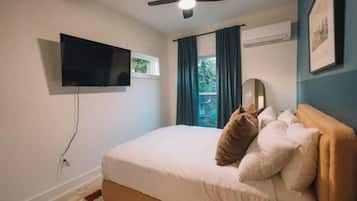 4 bedrooms, desk, travel crib, free WiFi