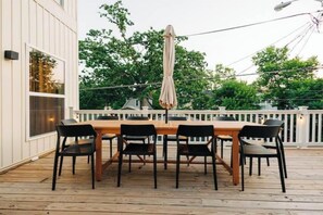 Outdoor dining - Findley BNB Game Room, Movie Theater, Sleeps 12 (Columbus)