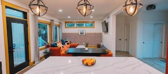 Findley BNB Game Room, Movie Theater, Sleeps 12