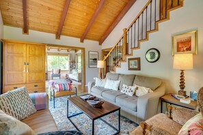 TV, fireplace, books, stereo - Getaway w/ Guest House - 6 Mi to Lake Glenville! (Glenville)