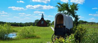 4-bedroom cabin in peaceful Albany, MO. Amazing views and relaxing environment.