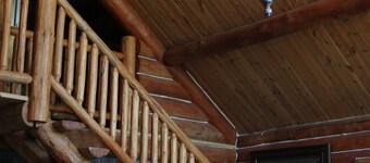 4-bedroom cabin in peaceful Albany, MO. Amazing views and relaxing environment.