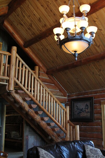 4-bedroom cabin in peaceful Albany, MO. Amazing views and relaxing environment.