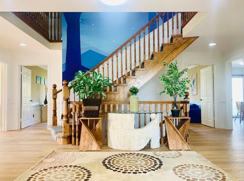 Amazing Unique House in Richmond Hill/25+