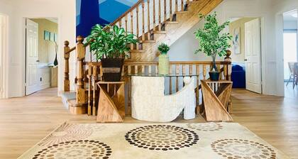 Amazing Unique House in Richmond Hill/25+