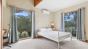 2 bedrooms, iron/ironing board, free WiFi