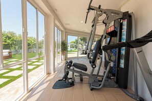 Fitness facility - NEW!!! Ocean View Malibu Modern Home w/ Mini Golf & Spa (Malibu)