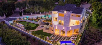 NEW!!! Ocean View Malibu Modern Home w/ Mini Golf & Spa