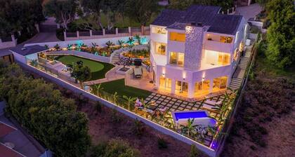 NEW!!! Ocean View Malibu Modern Home w/ Mini Golf & Spa
