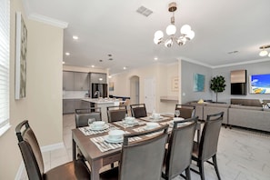 Dining - Spacious 6-bedroom house in beautiful Kissimmee with AC (Kissimmee)