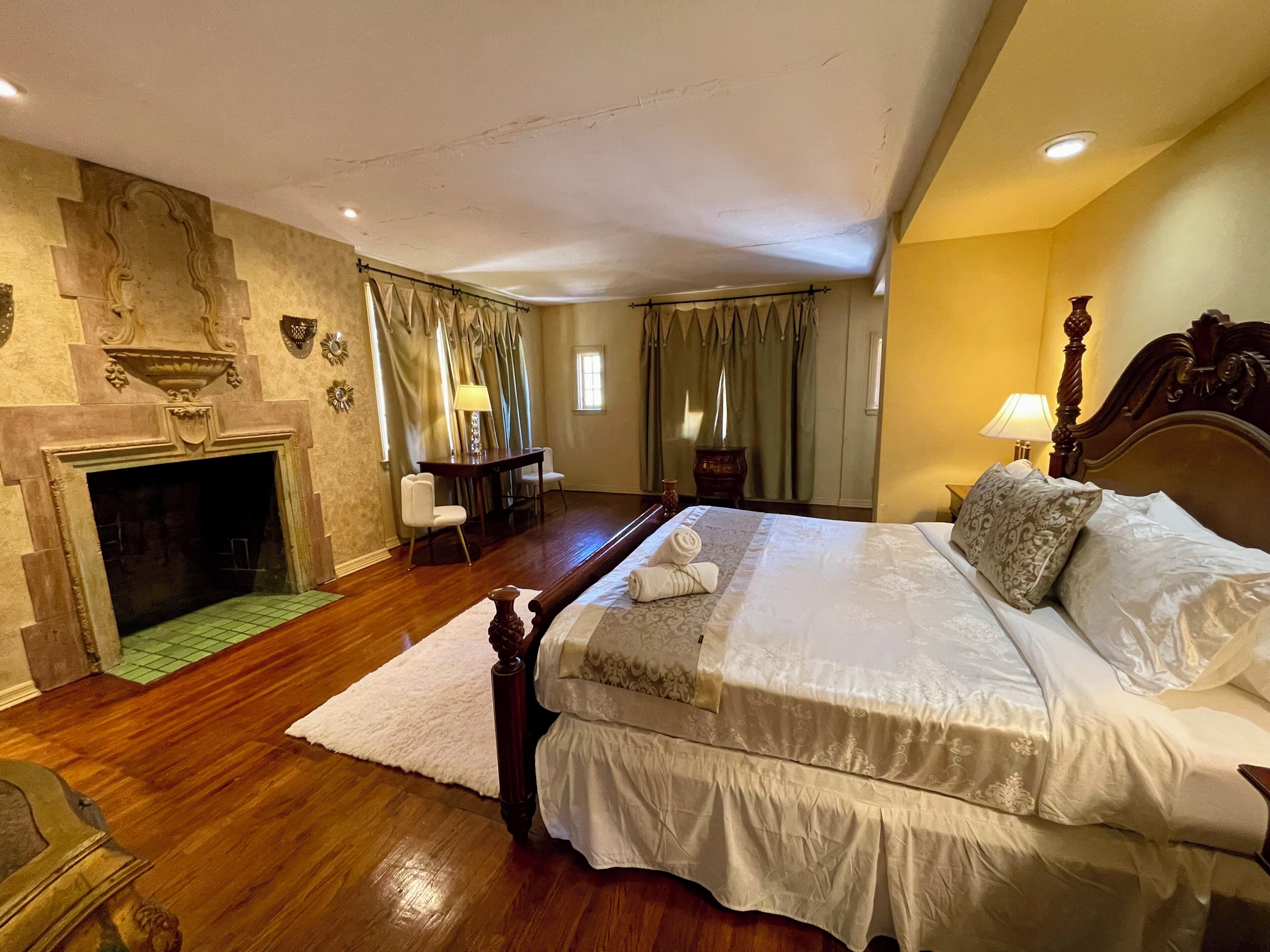 6 bedrooms, iron/ironing board, WiFi, bed sheets