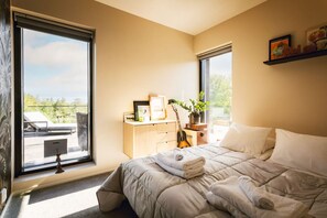 3 Schlafzimmer, Schreibtisch, Reisekinderbett, WLAN