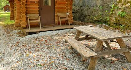 Little Cabin on the water…close to Glade Top Trail/Mark Twain National Forest