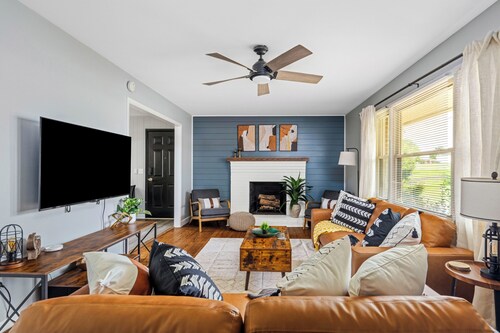 4 mins to LU • Cozy Home • Game Room • Fire Pit