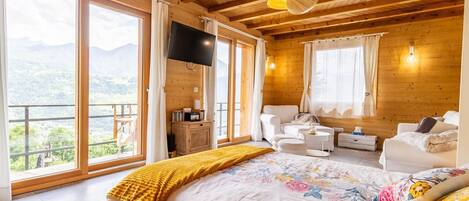 3 bedrooms, iron/ironing board, travel cot, free WiFi