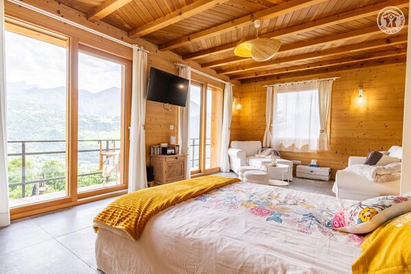 3 chambres, fer et planche à repasser, lit parapluie, Wi-Fi gratuit