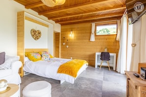 3 habitaciones, tabla de planchar con plancha y cuna de viaje 