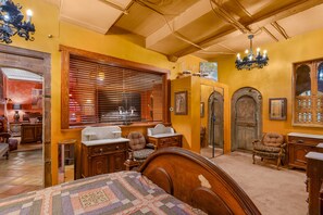 1 bedroom, desk, WiFi, bed sheets