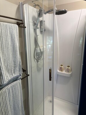 Shower, hair dryer, towels, soap - Oceanfront Private Peaceful Cabin on an Acre (Madeira Park)