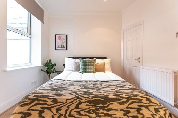 Apartment | Free WiFi, bed sheets
