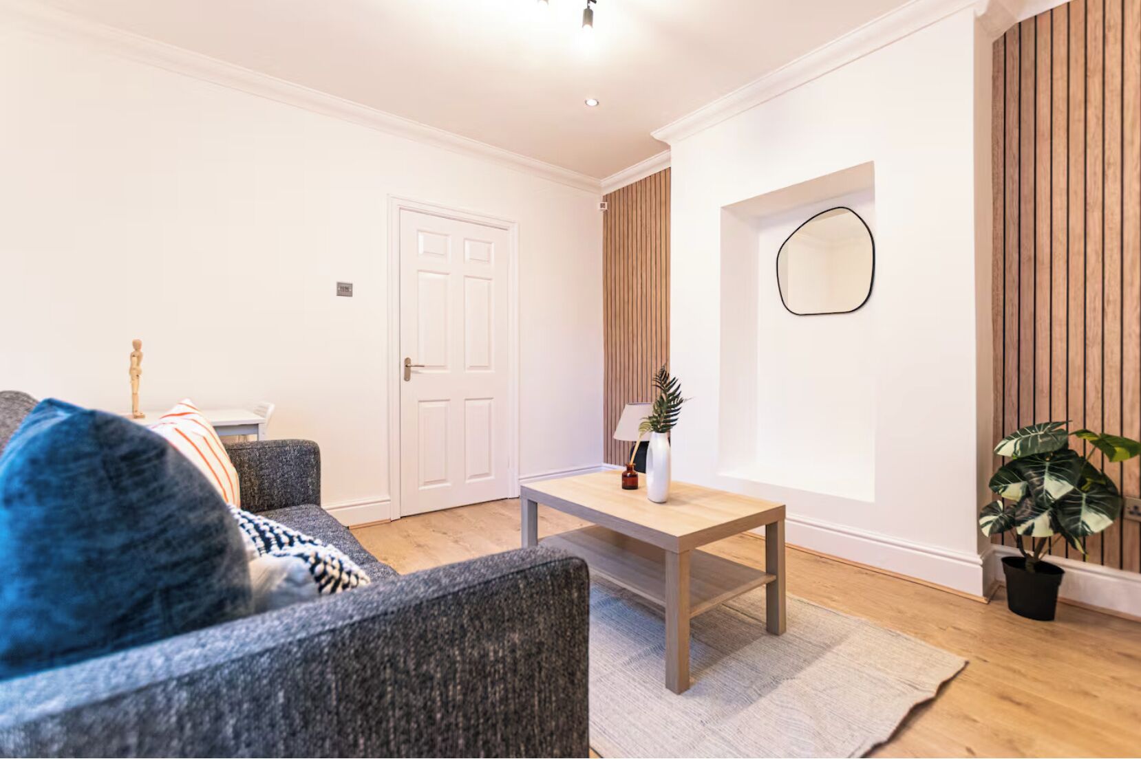 Apartment | Living area | Flat-screen TV