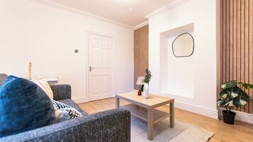 Apartment | Living area | Flat-screen TV