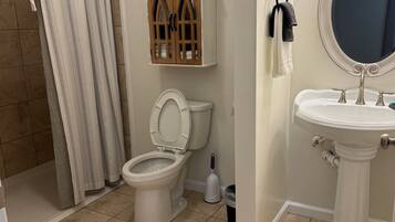 Towels, soap, shampoo, toilet paper