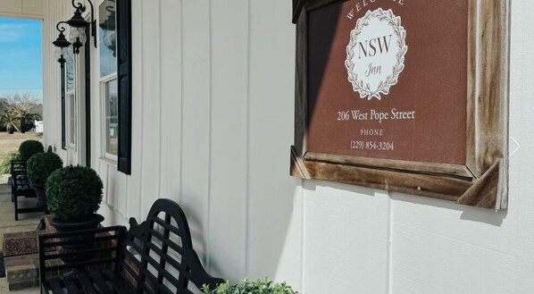 Exterior - NSW Inn (Sylvester)