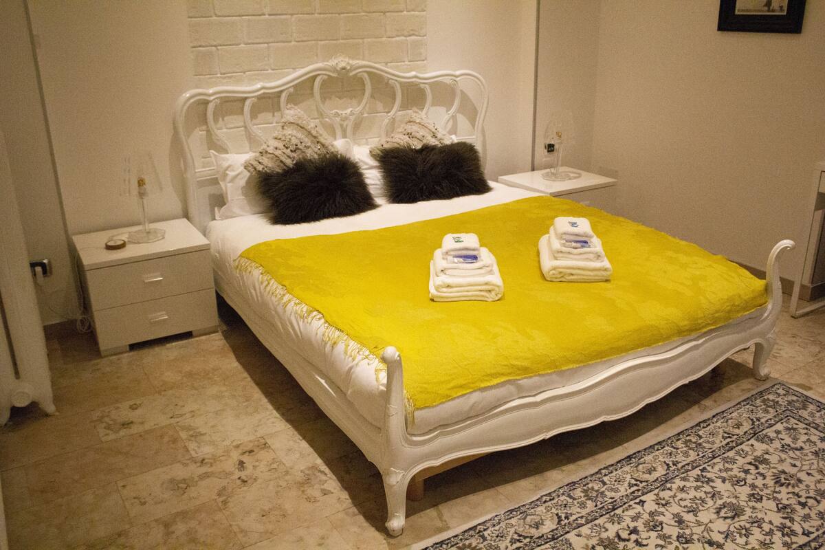 Junior suite, uitzicht op binnenplaats | Gratis wifi