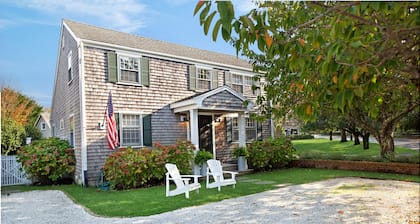 Modern Saltbox in Edgartown Village