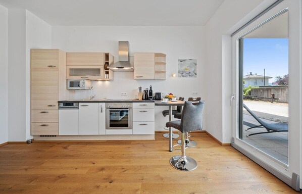 Kühlschrank, Herdplatte, Geschirrspüler