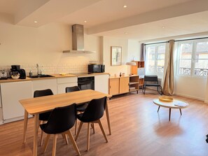 Fridge, microwave, stovetop, dishwasher