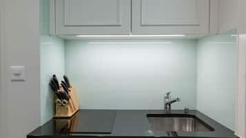 Microwave, stovetop, dishwasher, coffee/tea maker