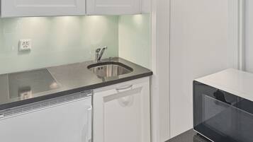 Microwave, stovetop, dishwasher, coffee/tea maker