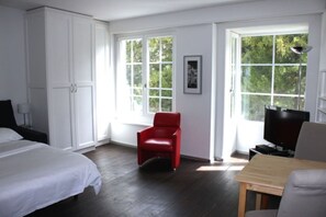 1 sovrum, skrivbord, strykjärn/strykbräda och wi-fi