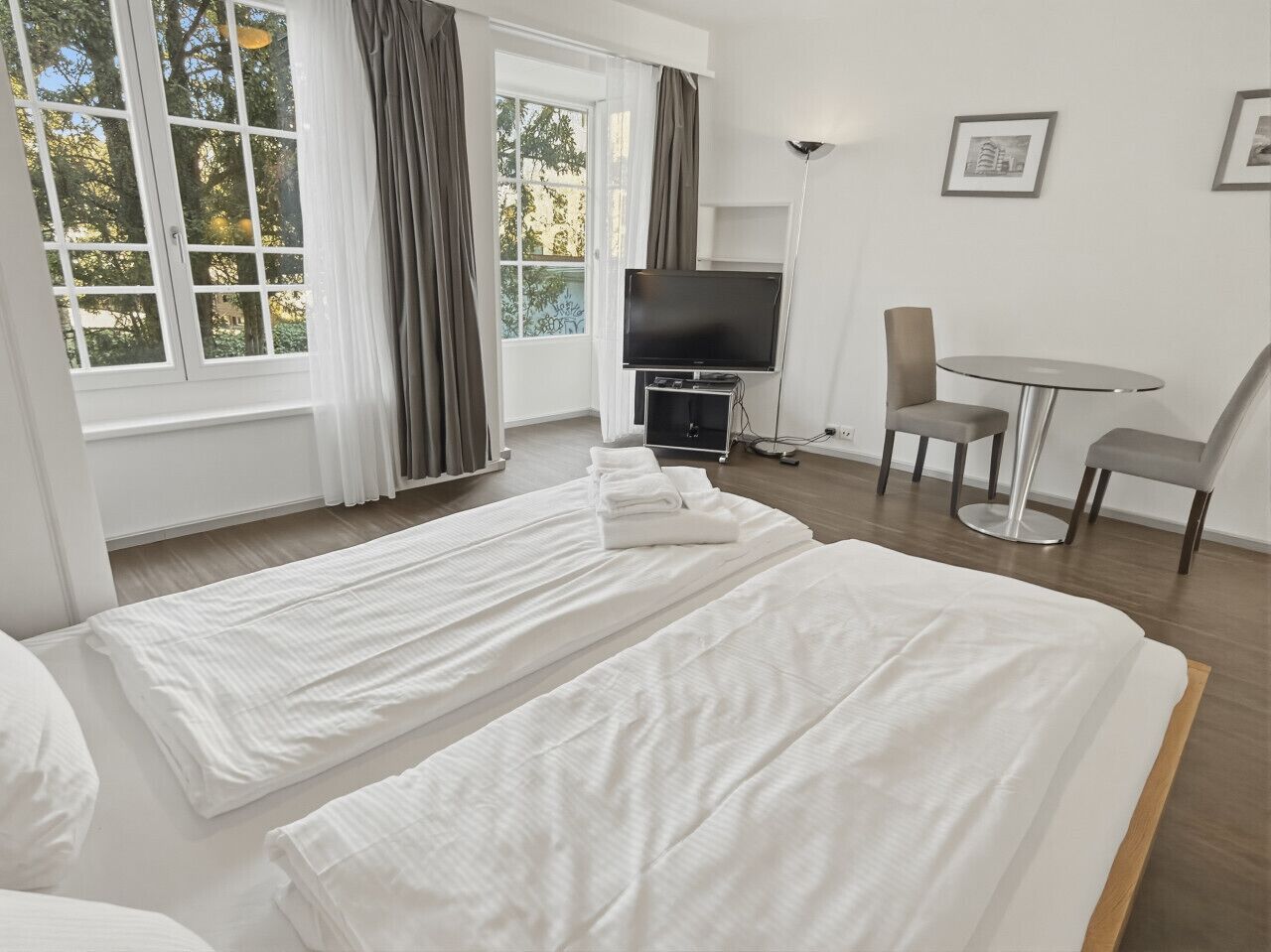 1 bedroom, desk, iron/ironing board, WiFi