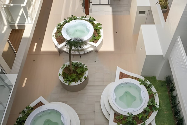 Apartment | Indoor spa tub