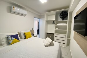 Appartement | Bureau, espace de travail pour ordinateur portable