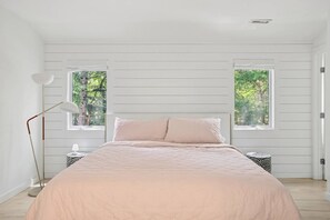 5 bedrooms, WiFi, bed sheets