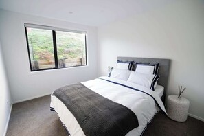 4 bedrooms, desk, iron/ironing board, free WiFi