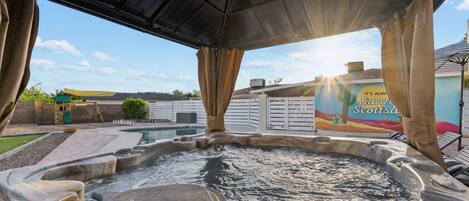 Outdoor spa tub